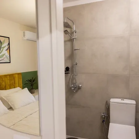 Апартаменты Three Doors Apartments, Kiwi 1+1